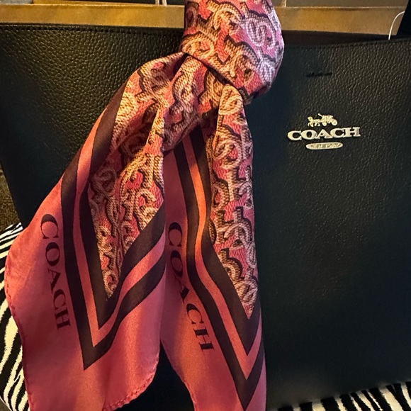 COACH❤️SIGNATURE SILK DIAMOND SCARF~ROUGE ~NEW WITH TAG & COACH BOX - Picture 5 of 7